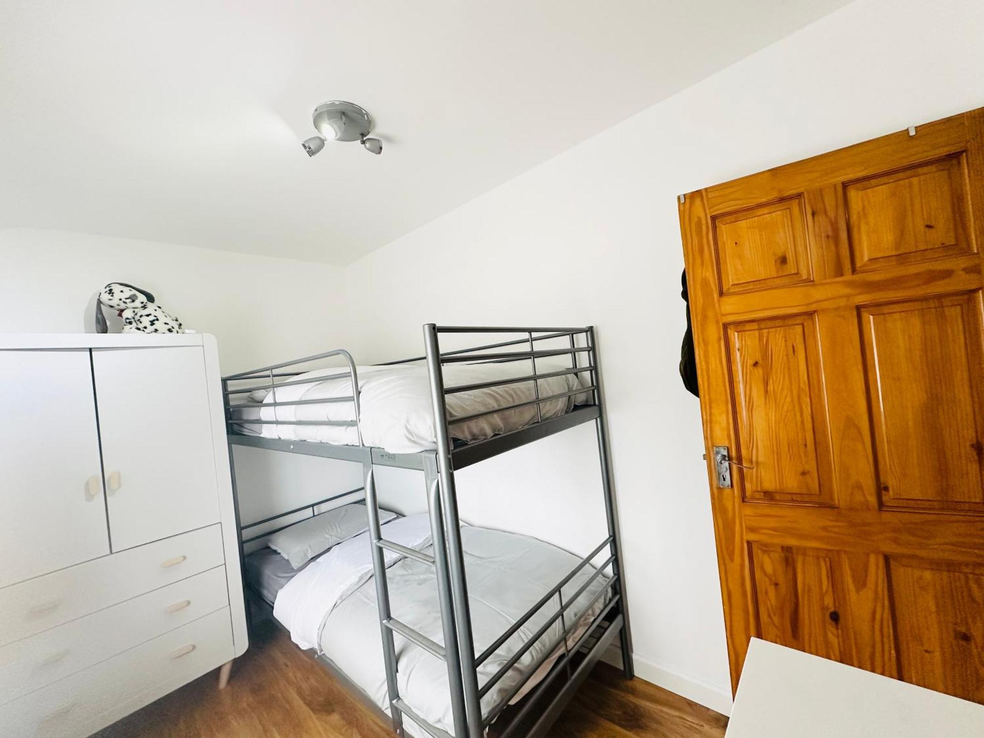 Beautiful Home In London With Easy Access To Central London Sutton  Exterior foto