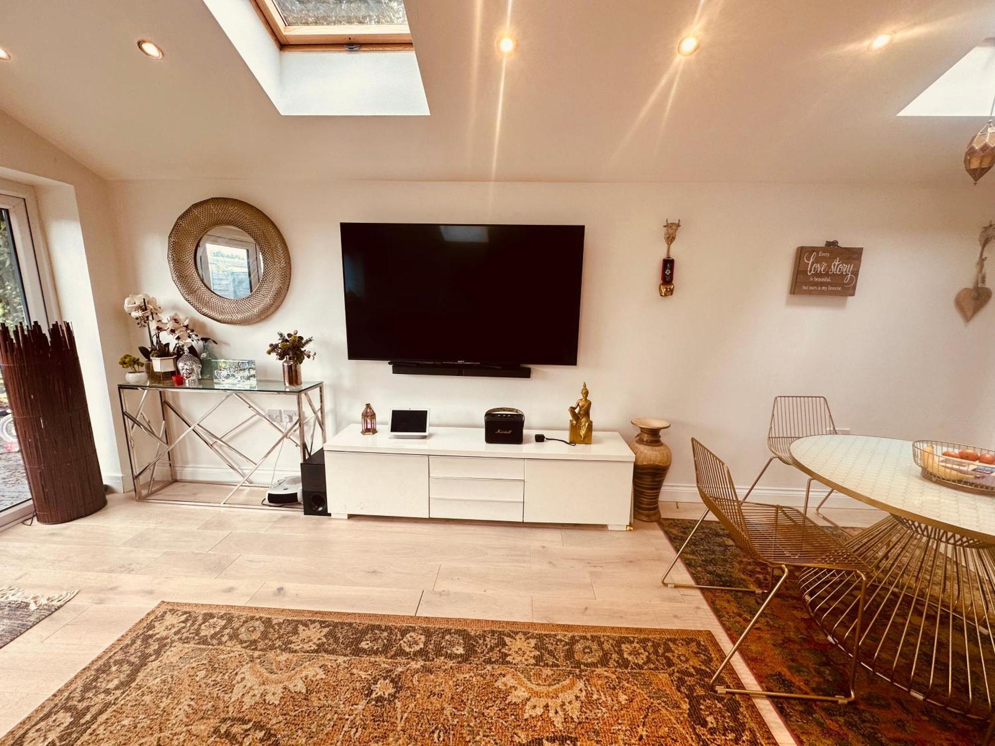 Beautiful Home In London With Easy Access To Central London Sutton  Exterior foto